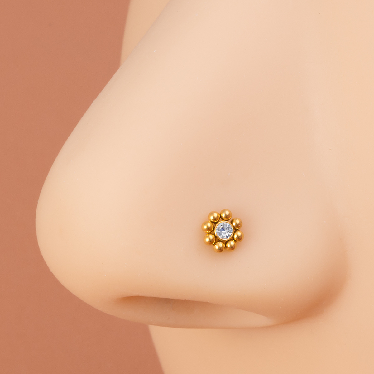 1pc of Flower-Shaped Screw Nos – Nostril Screw Pin Bewertung und Preis